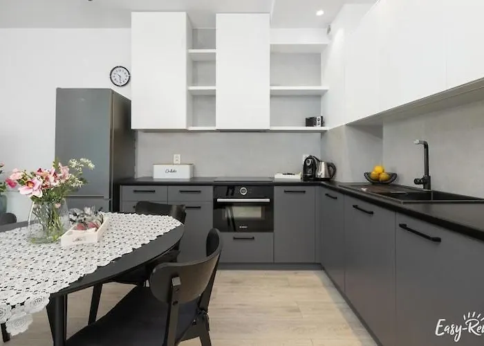 In By The Διαμέρισμα